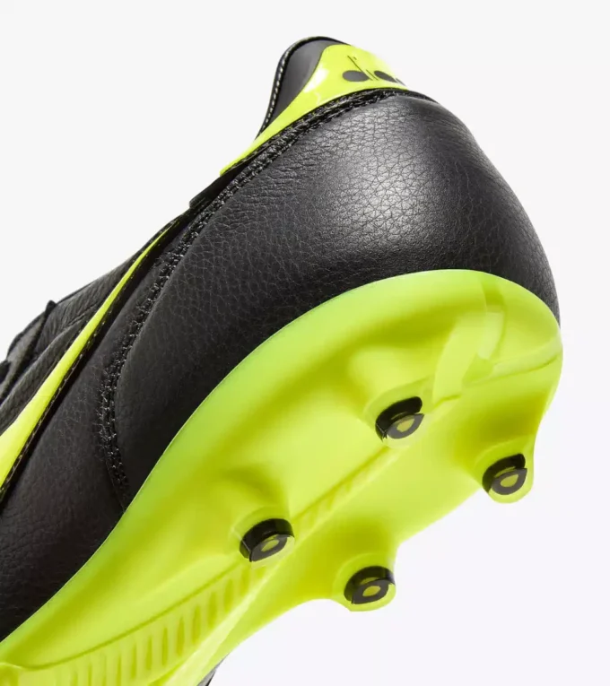 Ghete de fotbal Brasil Icon Lt+ Lp12 din piele pentru terenuri dure