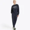 Hanorac Crew Athl. Logo Hanorac cu guler rotund – Unisex Hanorac Crew Athl. Logo Hanorac cu guler rotund – Unisex