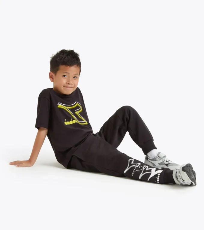 Jb. Pantaloni de jogging Logo Sweatpants – Croială confortabilă – Băieți Jb. Pantaloni de jogging Logo Sweatpants – Croială confortabilă – Băieți
