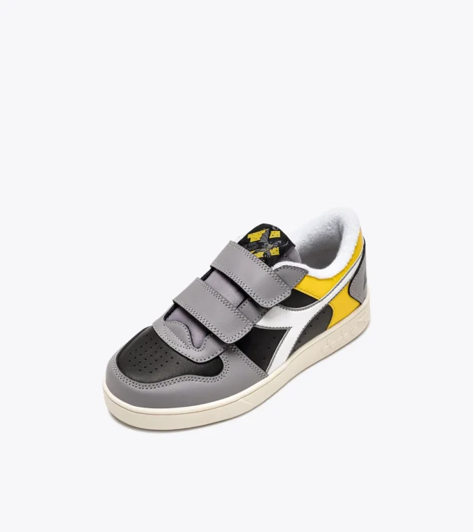Magic Basket Low Ps Batman Adidași sport – Băieți – 4-8 ani Magic Basket Low Ps Batman Adidași sport – Băieți – 4-8 ani