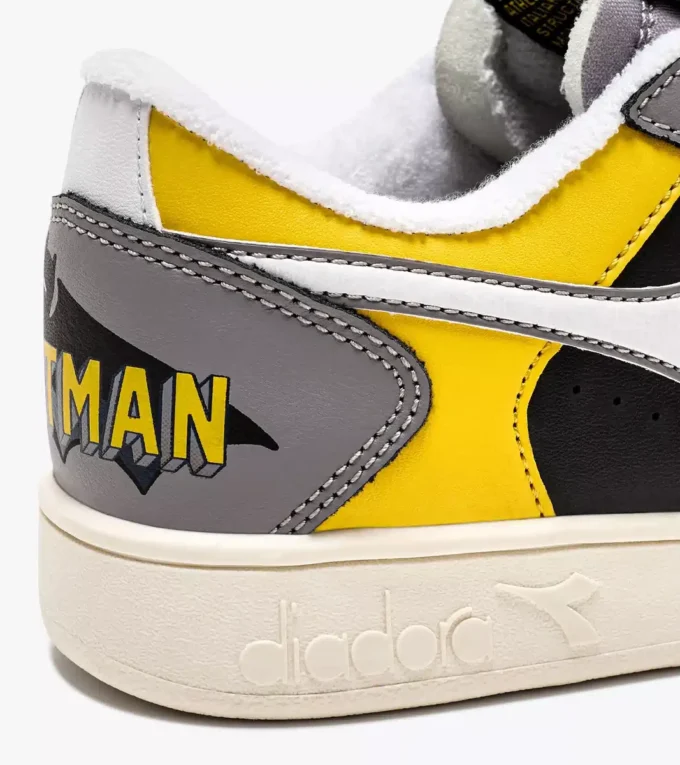 Magic Basket Low Ps Batman Adidași sport – Băieți – 4-8 ani Magic Basket Low Ps Batman Adidași sport – Băieți – 4-8 ani