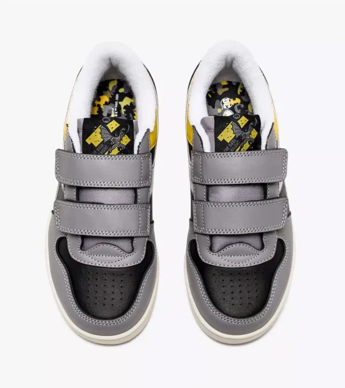 Magic Basket Low Ps Batman Adidași sport – Băieți – 4-8 ani Magic Basket Low Ps Batman Adidași sport – Băieți – 4-8 ani