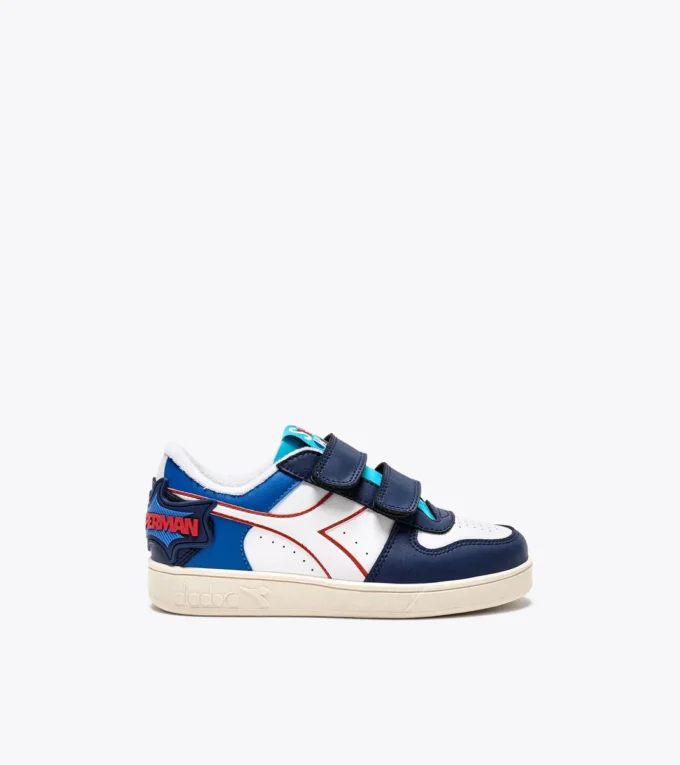 Magic Basket Low Ps Superman Adidași sport – Băieți – 4-8 ani Magic Basket Low Ps Superman Adidași sport – Băieți – 4-8 ani