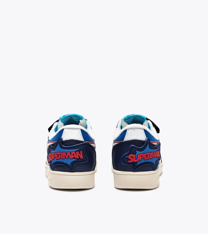 Magic Basket Low Ps Superman Adidași sport – Băieți – 4-8 ani Magic Basket Low Ps Superman Adidași sport – Băieți – 4-8 ani
