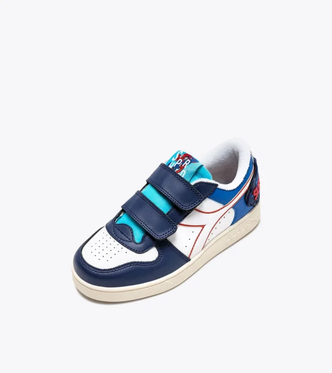 Magic Basket Low Ps Superman Adidași sport – Băieți – 4-8 ani Magic Basket Low Ps Superman Adidași sport – Băieți – 4-8 ani