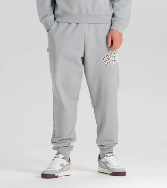 Pantaloni jogger Pantaloni jogger Legacy din bumbac reciclat – Fabricat în Italia – Unisex Pantaloni jogger Pantaloni jogger Legacy din bumbac reciclat – Fabricat în Italia – Unisex