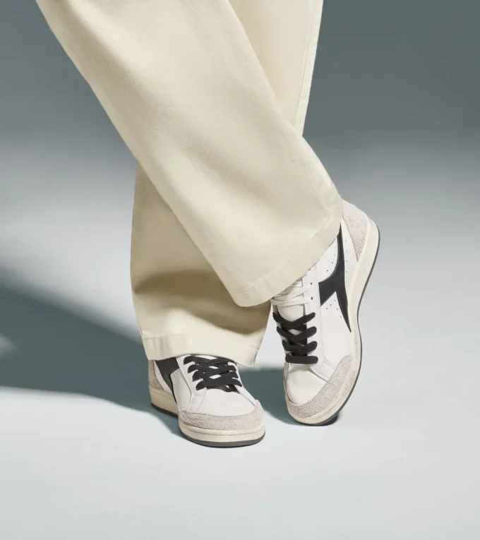 Prestige High Adidași Heritage folosiți, confecționați din piele Prestige High Adidași Heritage folosiți, confecționați din piele
