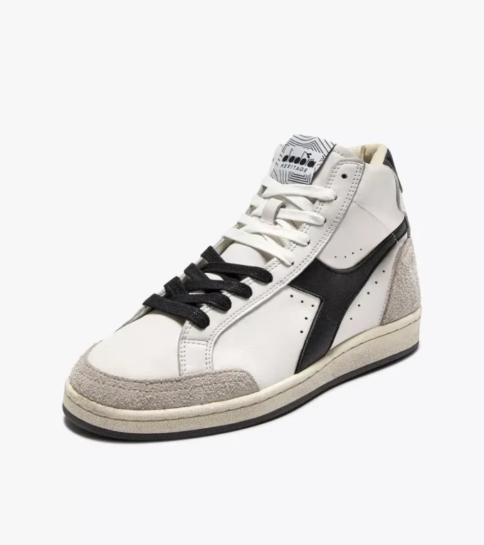 Prestige High Adidași Heritage folosiți, confecționați din piele Prestige High Adidași Heritage folosiți, confecționați din piele