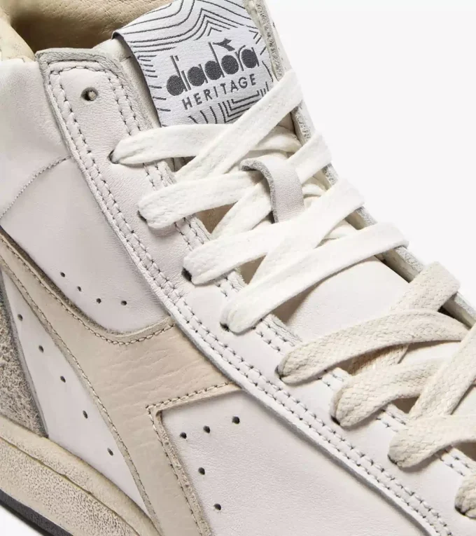 Prestige High Adidași Heritage folosiți, confecționați din piele Prestige High Adidași Heritage folosiți, confecționați din piele