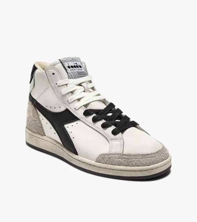 Prestige High Adidași Heritage folosiți, confecționați din piele Prestige High Adidași Heritage folosiți, confecționați din piele