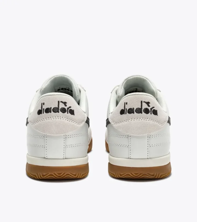 Seoul Adidași din piele inspirați de terasa interioară Seoul Adidași din piele inspirați de terasa interioară