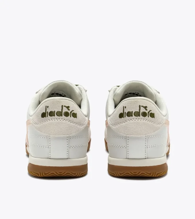 Seoul Adidași din piele inspirați de terasa interioară Seoul Adidași din piele inspirați de terasa interioară