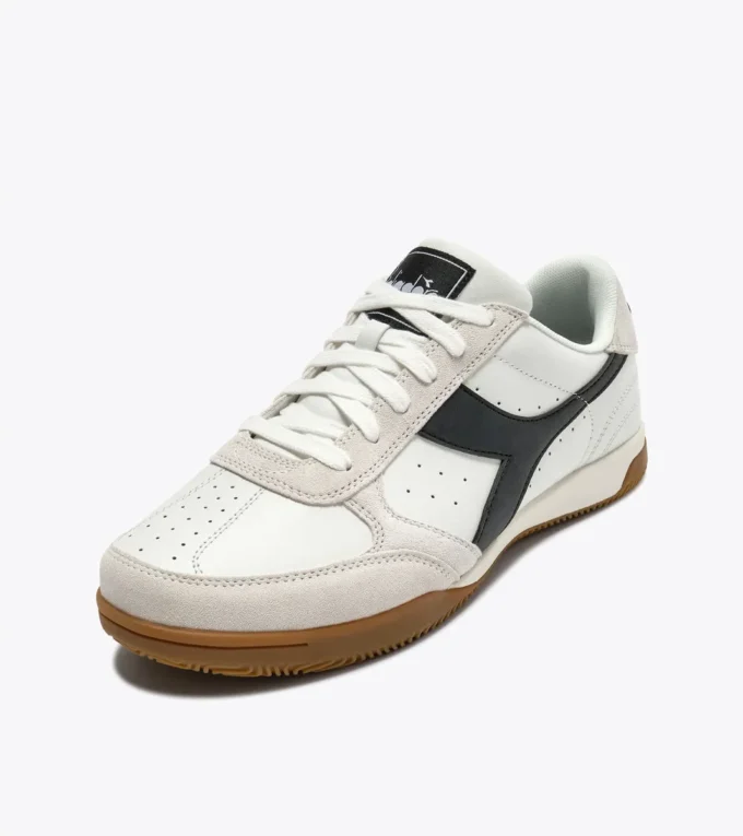 Seoul Adidași din piele inspirați de terasa interioară Seoul Adidași din piele inspirați de terasa interioară