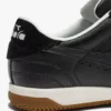 Seoul Adidași din piele inspirați de terasa interioară Seoul Adidași din piele inspirați de terasa interioară