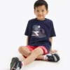 Setul Jb. Set Ss Riddle Set sport – Tricou și pantaloni scurți – Băieți Setul Jb. Set Ss Riddle Set sport – Tricou și pantaloni scurți – Băieți