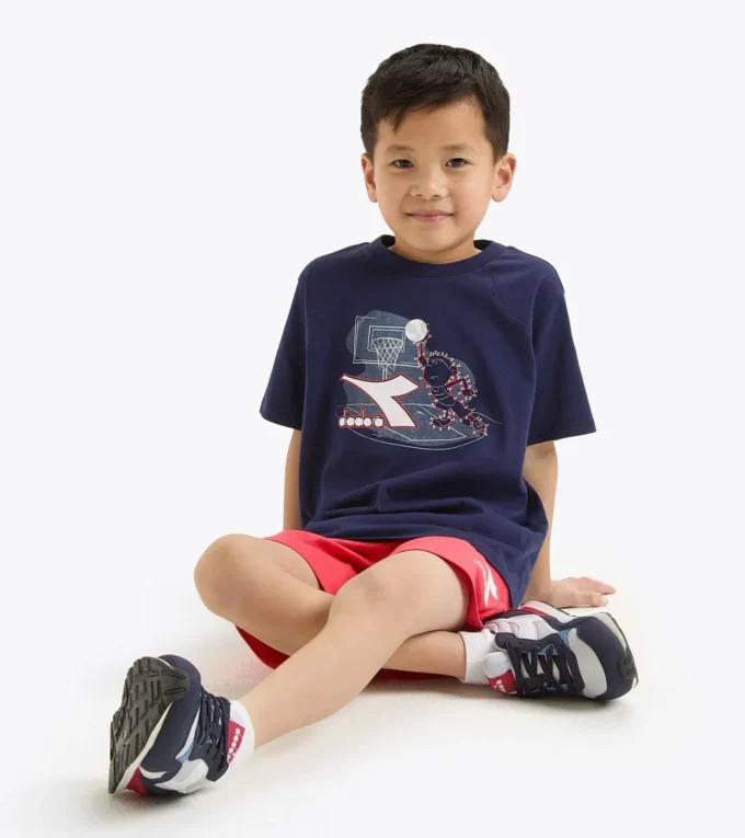 Setul Jb. Set Ss Riddle Set sport – Tricou și pantaloni scurți – Băieți Setul Jb. Set Ss Riddle Set sport – Tricou și pantaloni scurți – Băieți