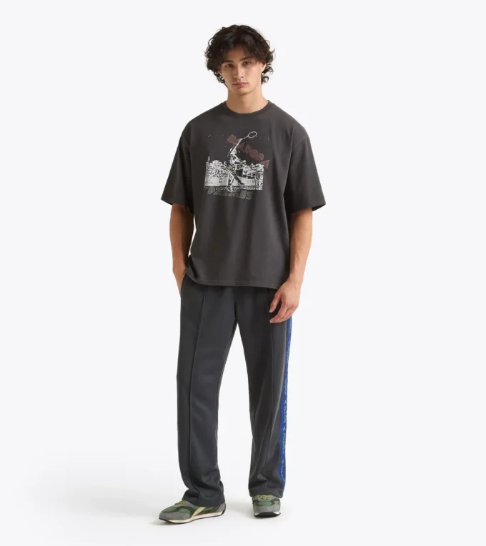 Tricou Ss Legacy I Tricou Legacy cu imprimeu din arhiva OG – Fabricat în Italia Tricou Ss Legacy I Tricou Legacy cu imprimeu din arhiva OG – Fabricat în Italia